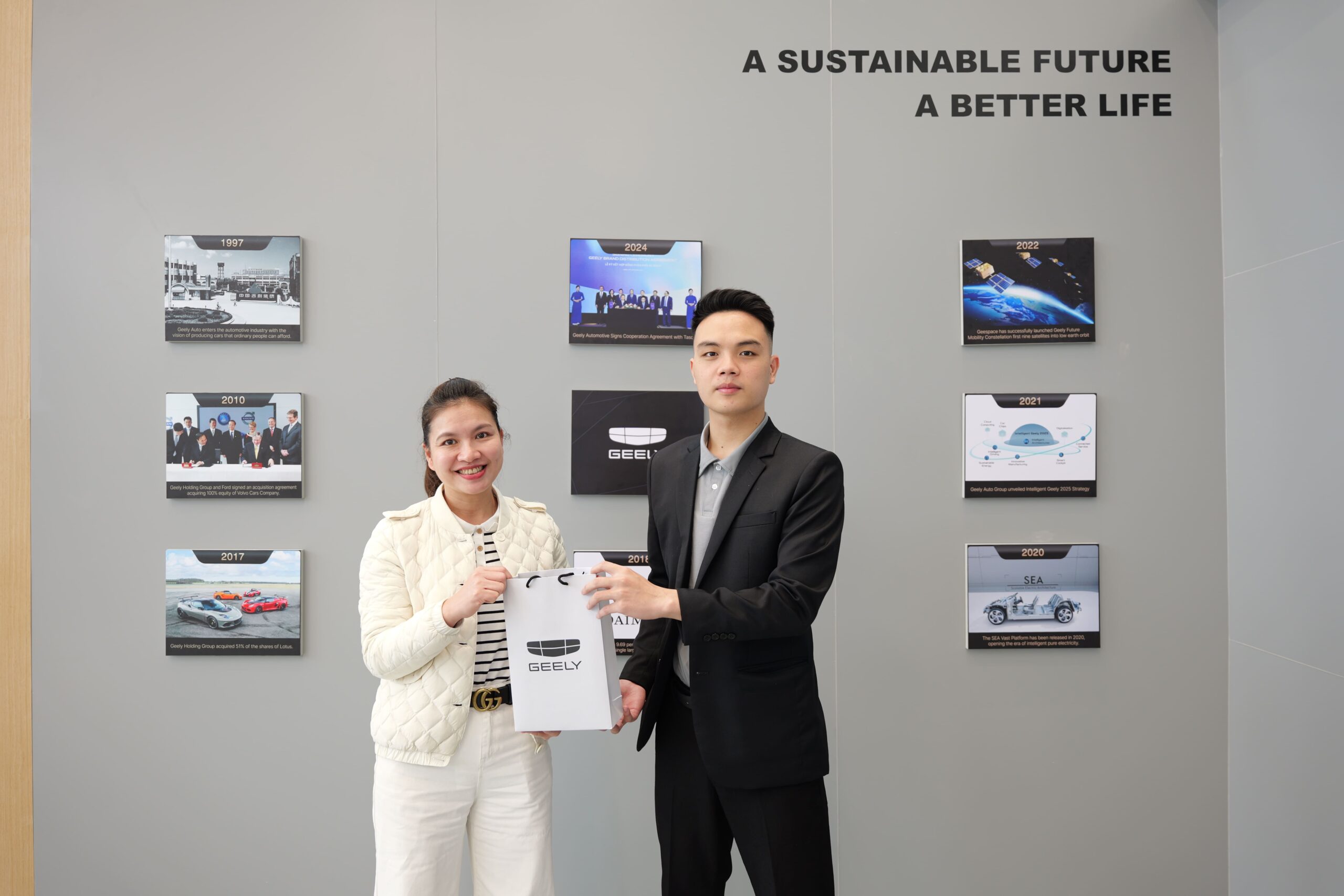 Những món quà độc quyền Geely Việt Nam tri ân khách hàng 