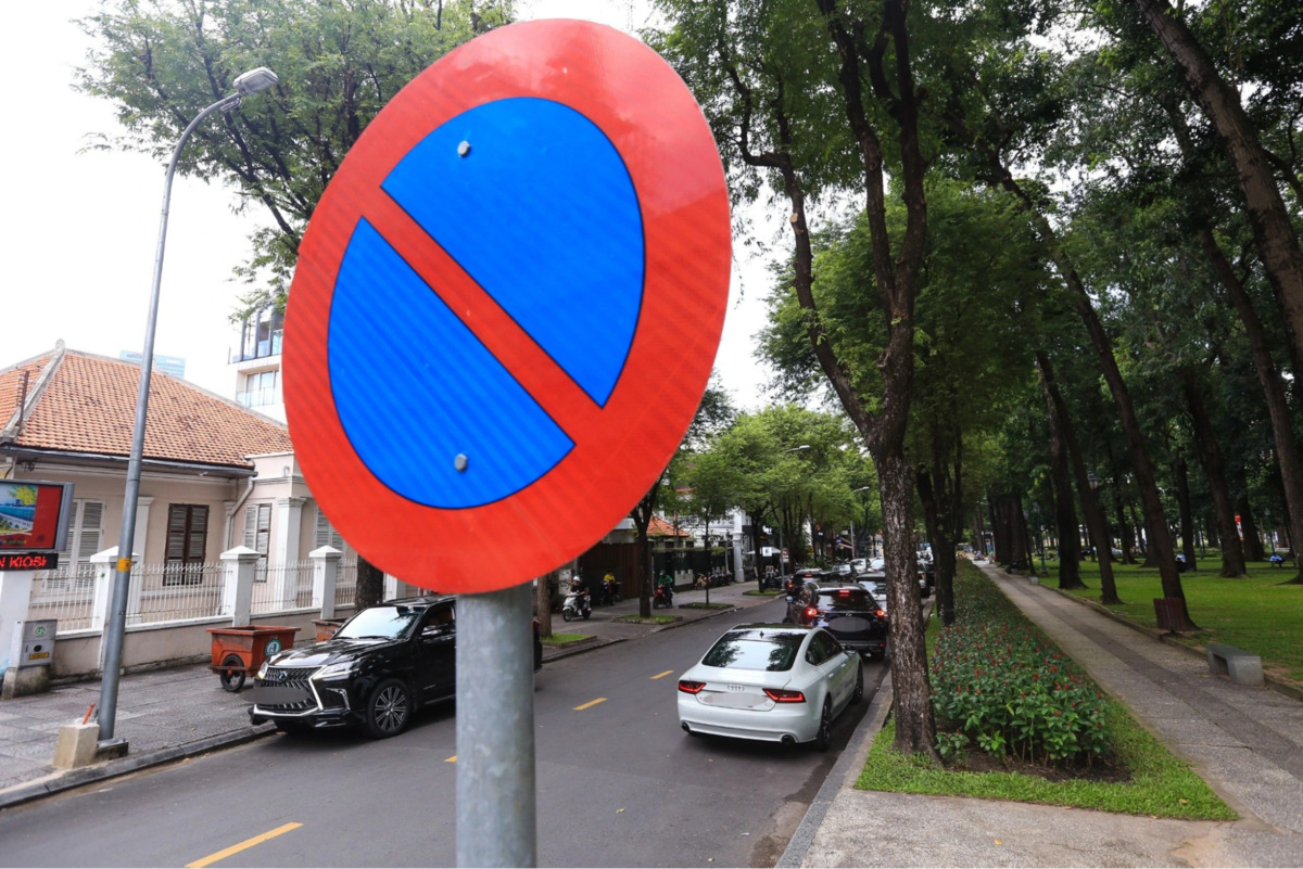 Phân biệt biển cấm dừng - cấm đỗ xe Phân biệt biển cấm dừng - cấm đỗ xe