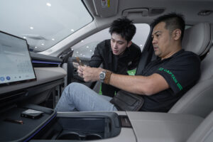 Doi ngu tai xe Grab duoc tu van cac mau xe Tasco Auto dang phan phoi